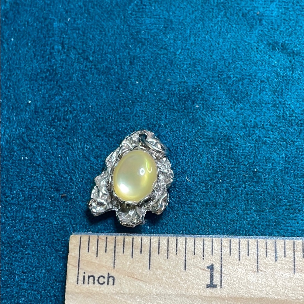 Elegant Silver Lemon Quartz Pendant - Picture 4 of 4